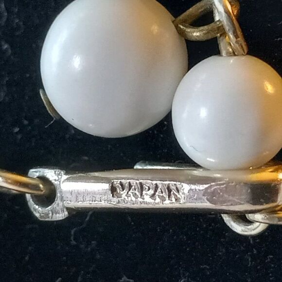 Five Strand White & Clear faceted beads Necklace and Clip Earrings - Picture 2 of 7